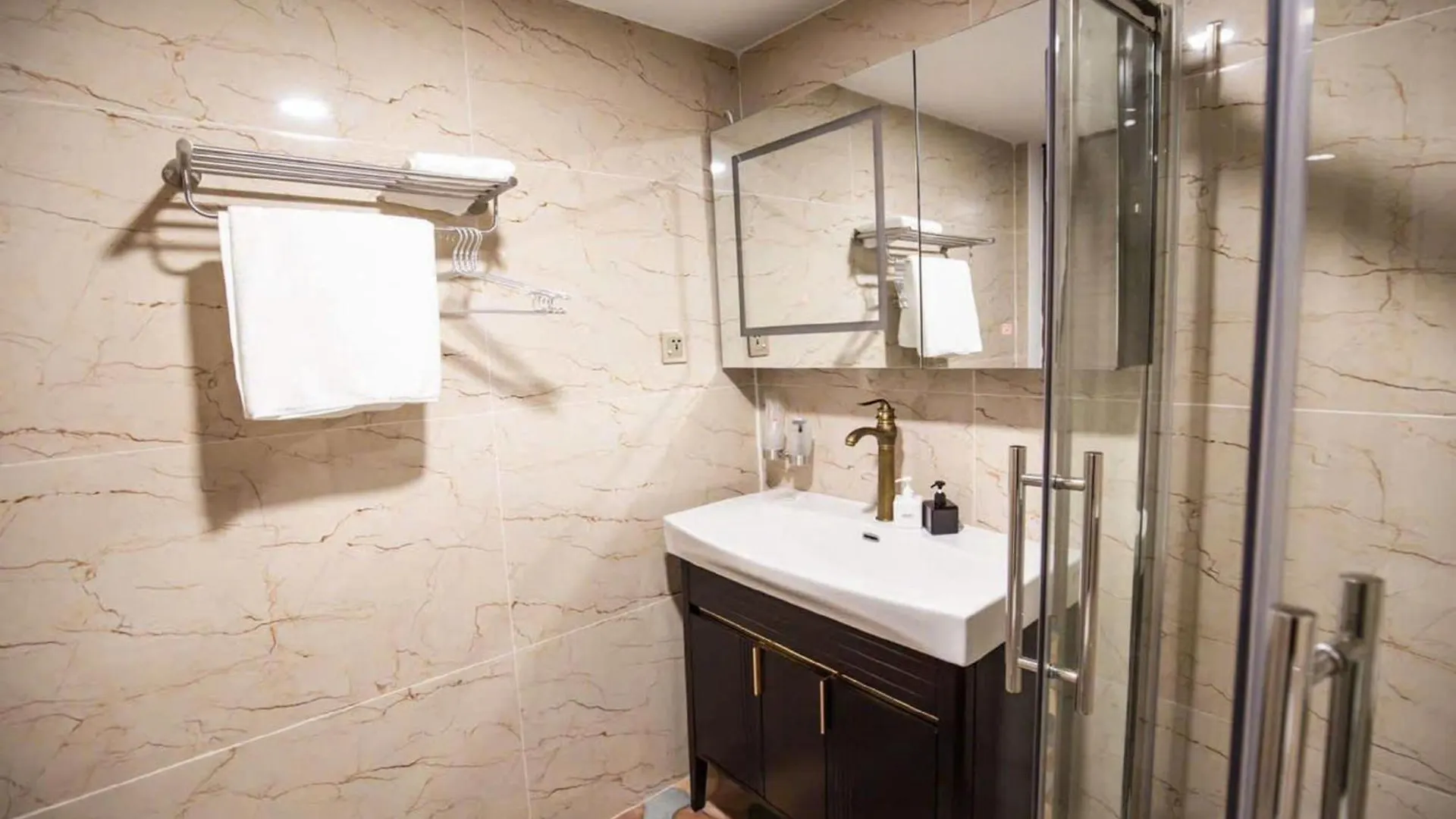 ***  Diamond Star Hotel Vung Tau Vietnam